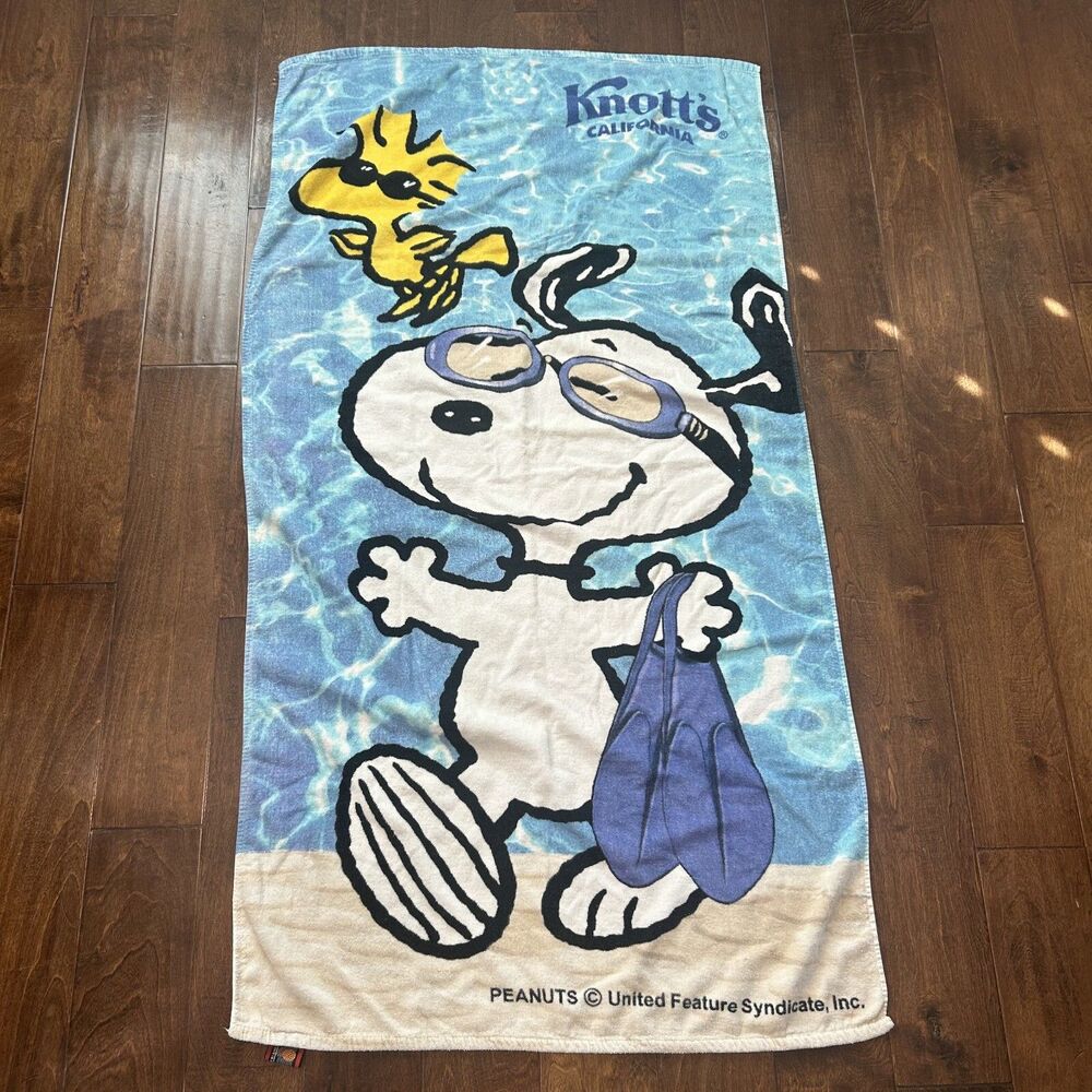 Knotts Berry Farm Peanuts Snoopy an Woodstock Beach Towel Vintage Triangle 28x52